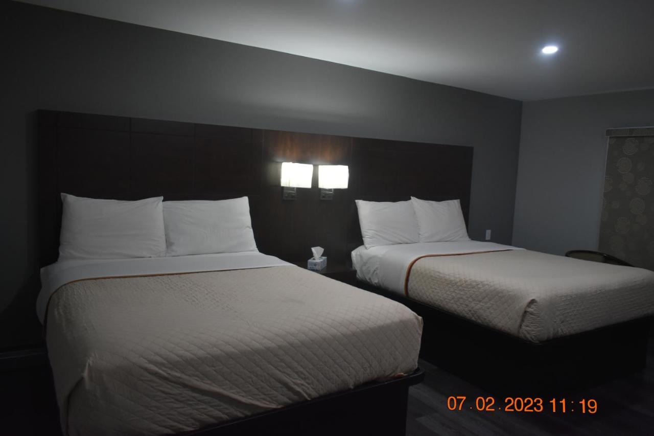 Time Travellers Motel Petawawa Dış mekan fotoğraf